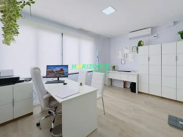 Sala à venda ou para alugar, no bairro Loteamento Urbanova  em São José dos Campos