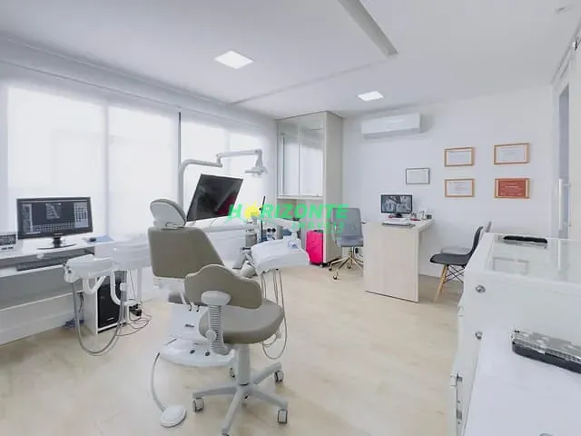 Sala à venda ou para alugar, no bairro Loteamento Urbanova  em São José dos Campos
