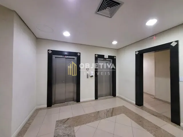 Sala com 210m², para alugar, no bairro Navegantes em Porto Alegre
