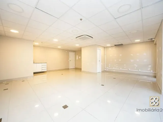 Sala à venda, no bairro Centro em Curitiba