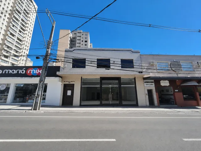 Sala Comercial à Venda e Locação, Imóvel Central, em frente ao Correio.