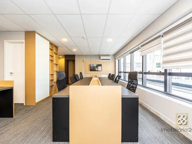 Sala à venda, no bairro Centro em Curitiba