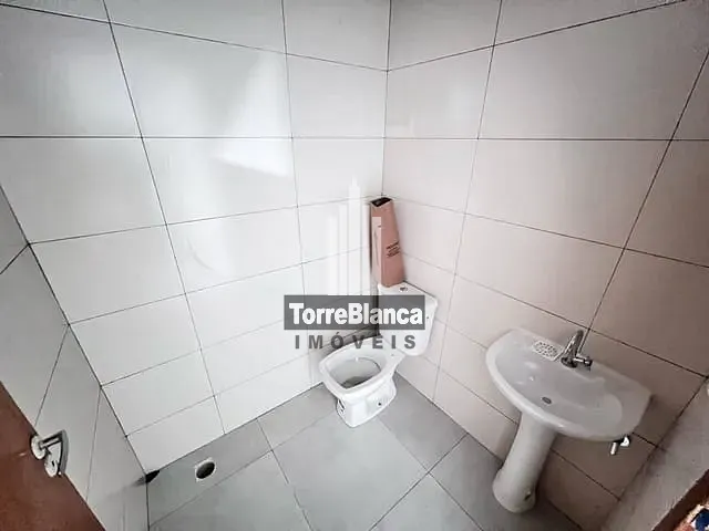 Sala à venda ou para alugar, no bairro Uvaranas em Ponta Grossa