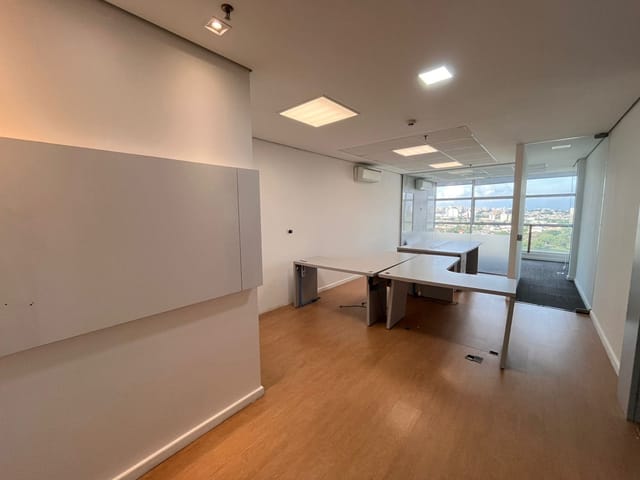 Sala com 42m², para alugar, no bairro Gleba Fazenda Palhano em Londrina