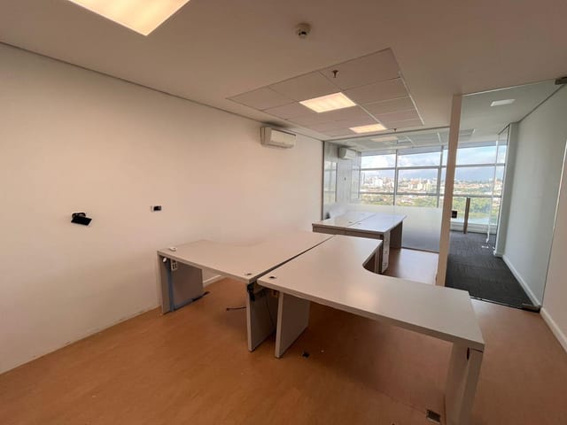 Sala com 42m², para alugar, no bairro Gleba Fazenda Palhano em Londrina