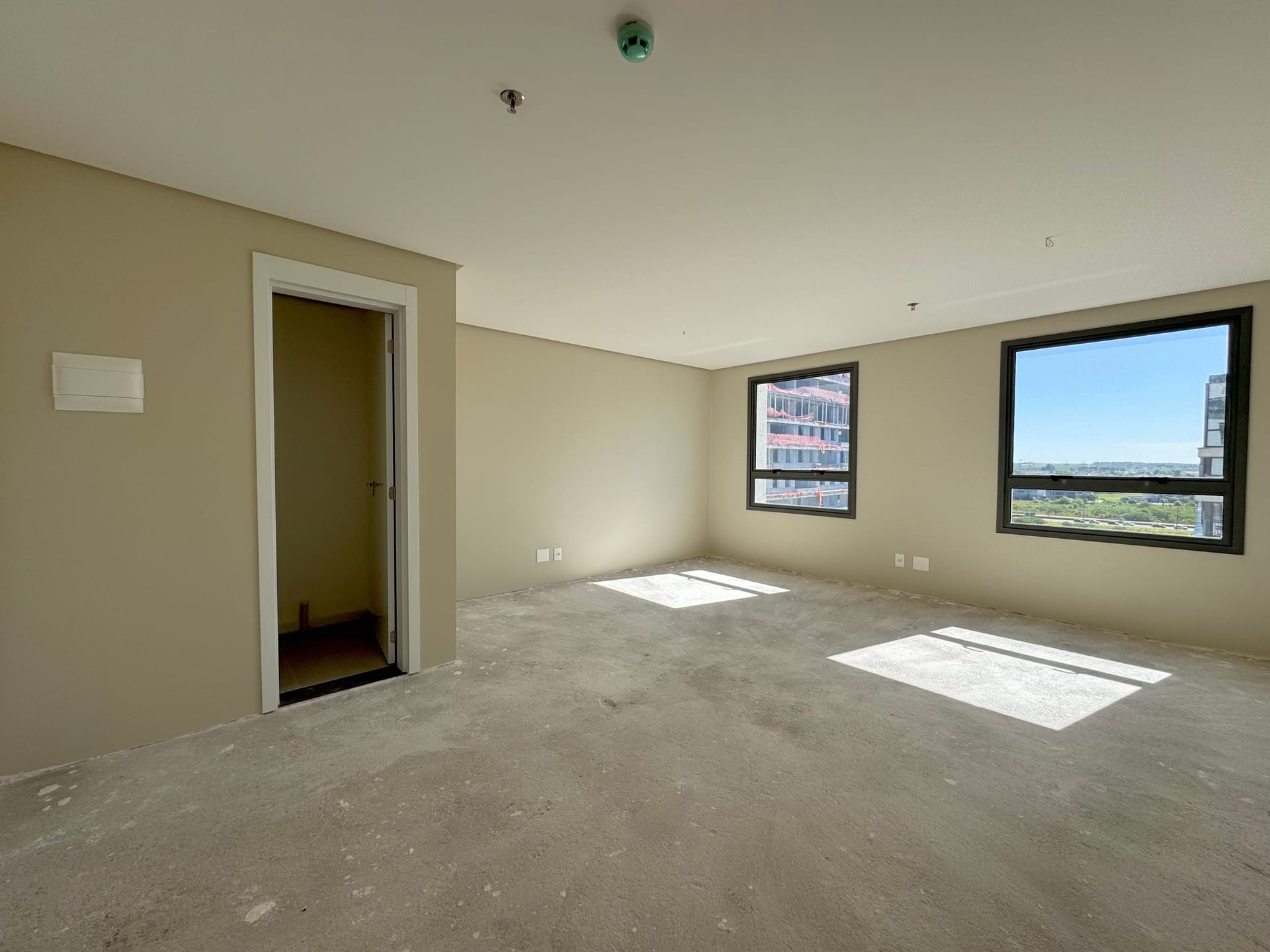 Sala comercial à venda no Edifício Vanguarda, Parque Una - 32 m², andar alto, vaga de garagem e infraestrutura completa.