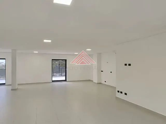 Sala com 200m², para alugar, no bairro Vila Assis Brasil em Mauá