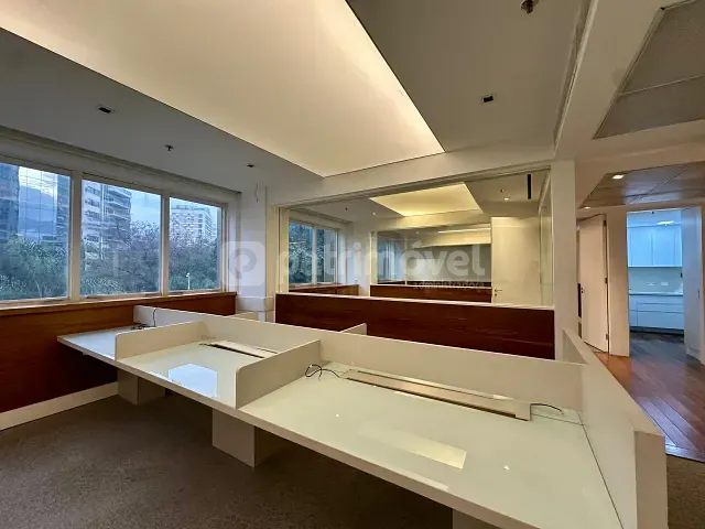 Sala para alugar, no bairro Leblon em Rio de Janeiro