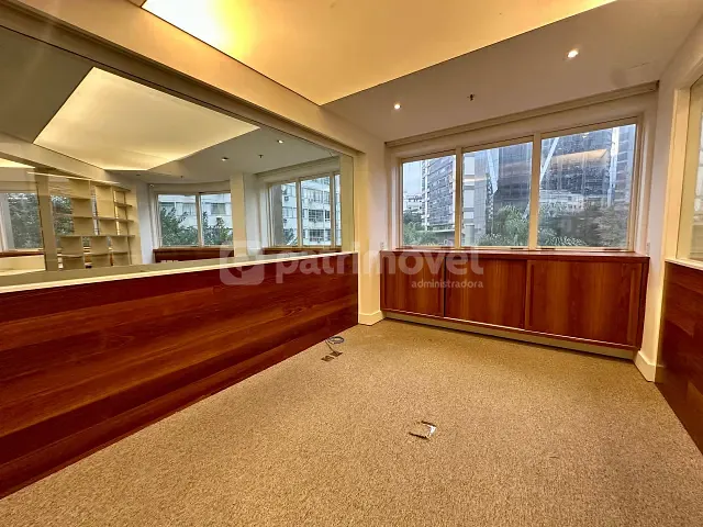 Sala para alugar, no bairro Leblon em Rio de Janeiro