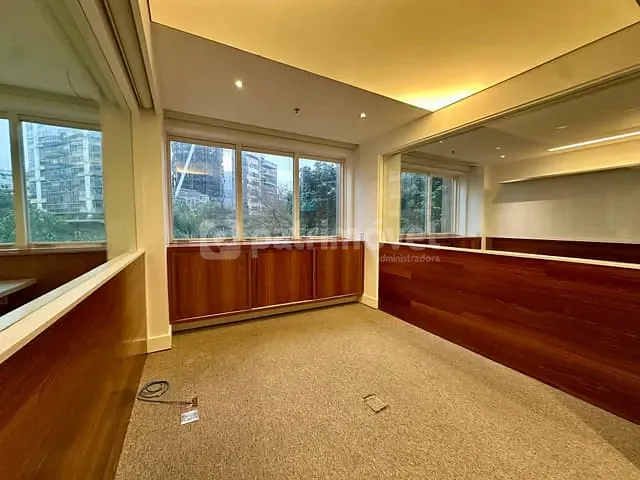 Sala para alugar, no bairro Leblon em Rio de Janeiro