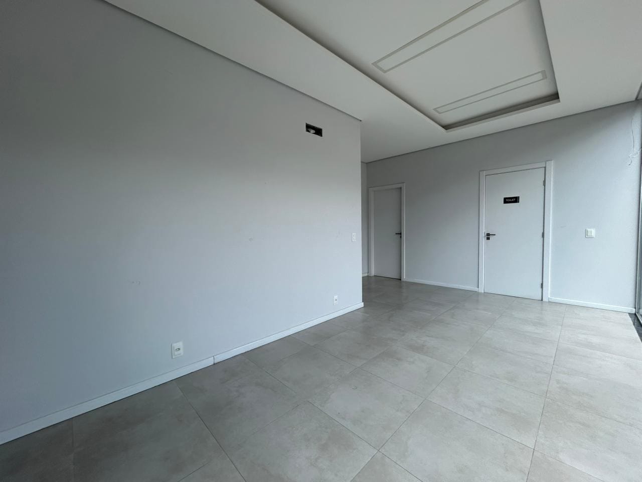 Sala comercial à venda no Studio Xavante, centro de Pelotas - com 105 m², estrutura completa e ótima posição solar.