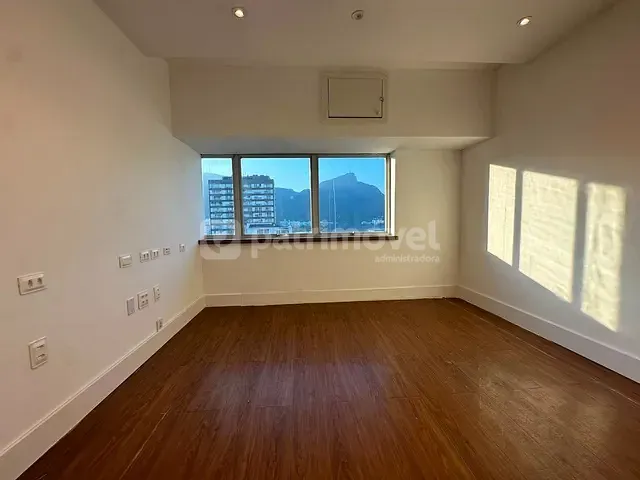 Sala para alugar, no bairro Leblon em Rio de Janeiro