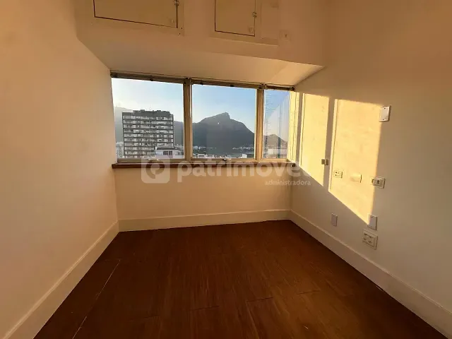 Sala para alugar, no bairro Leblon em Rio de Janeiro
