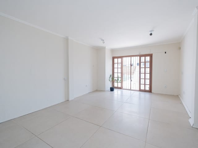 Sala à venda ou para alugar, no bairro Centro em Pelotas