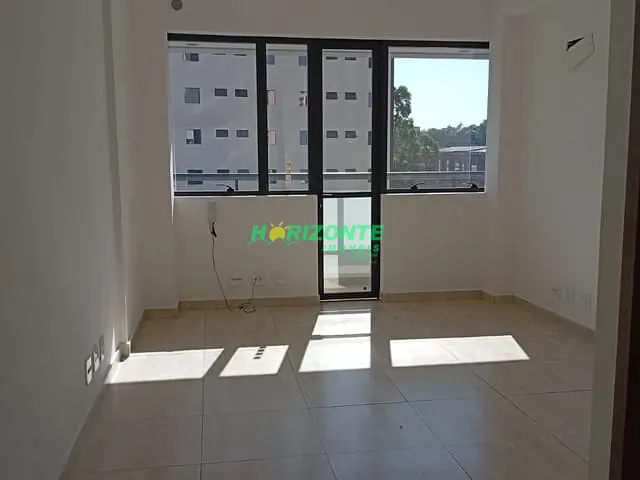 Sala com 24m², para alugar, no bairro Jardim São Dimas em São José dos Campos