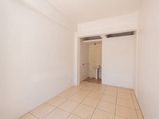 Sala com 13m², para alugar, no bairro Centro em Pelotas