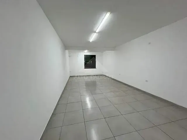 Sala com 42m², para alugar, no bairro Jardim Zaira em Mauá