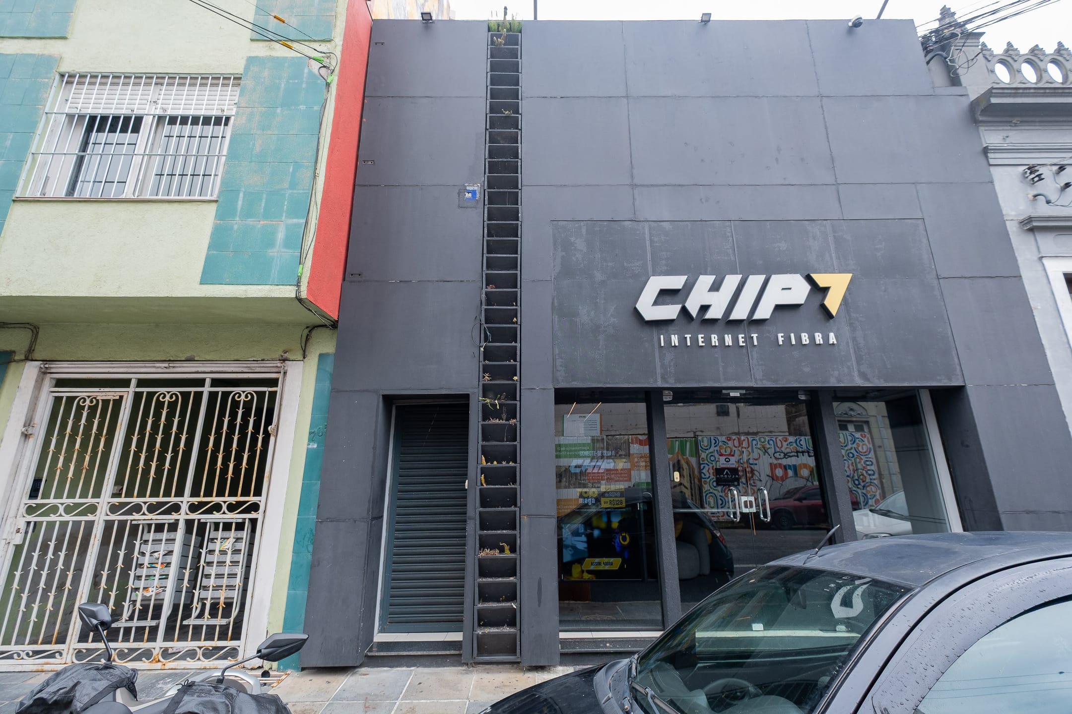 Sala Comercial Mobiliada para Locação no Centro de Pelotas, com Banheiro, Cozinha e Sem Taxa de Condomínio, Pronta para Uso