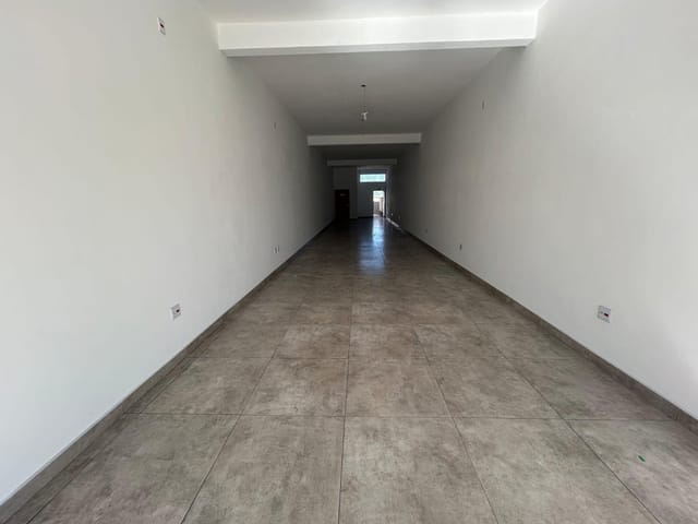 Sala à venda ou para alugar, no bairro Jardim Hermnia em Vargem Grande Paulista