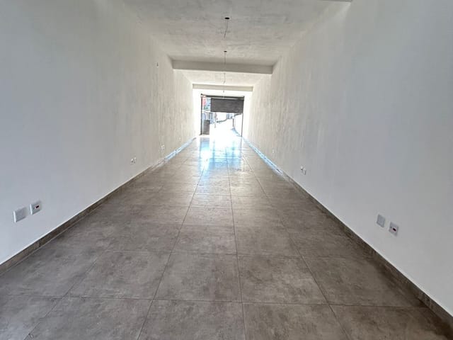 Sala à venda ou para alugar, no bairro Jardim Hermnia em Vargem Grande Paulista