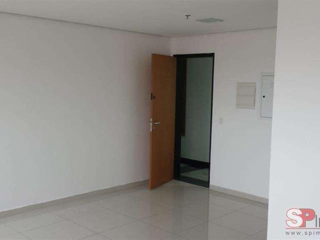 Sala com 32m², à venda, no bairro Penha de França em São Paulo