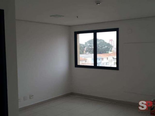 Sala com 32m², à venda, no bairro Penha de França em São Paulo