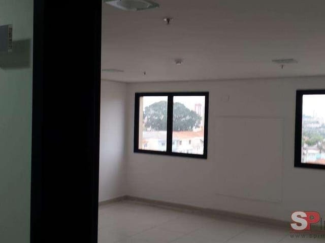 Sala com 32m², à venda, no bairro Penha de França em São Paulo