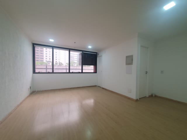 Sala com 28m², para alugar, no bairro Vila Olímpia em São Paulo
