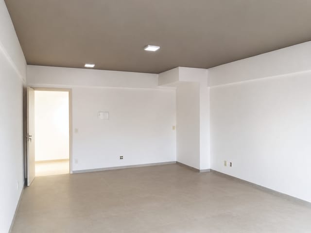 Sala com 34m², à venda, no bairro Paisagem Renoir em Cotia