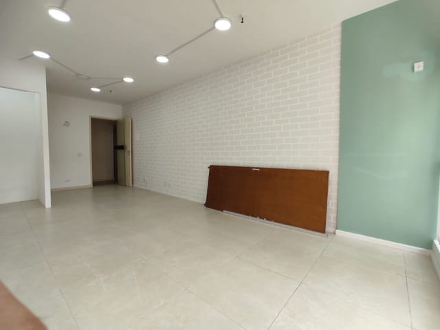 Sala à venda ou para alugar, no bairro Centro em Petrópolis