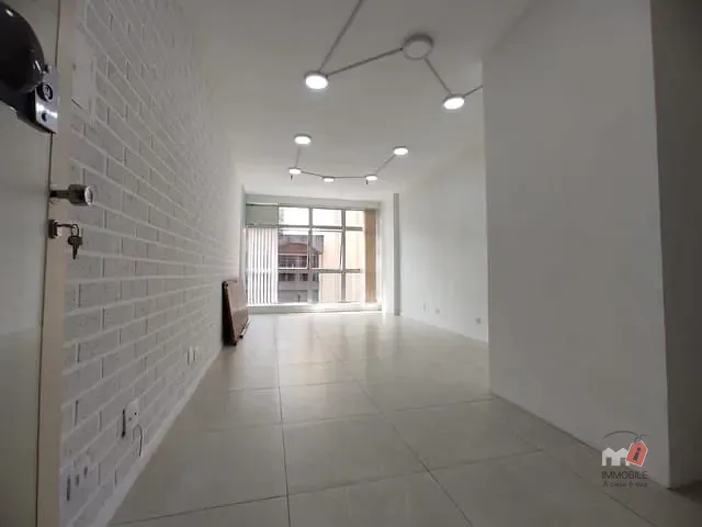 Sala à venda ou para alugar, no bairro Centro em Petrópolis