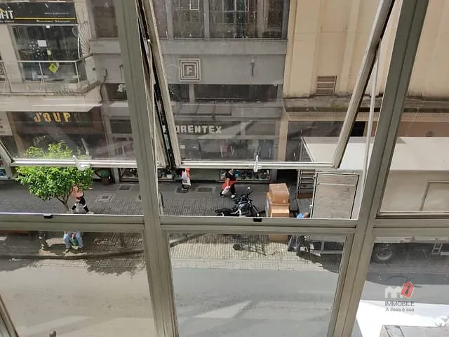 Sala à venda ou para alugar, no bairro Centro em Petrópolis