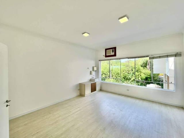 Sala com 31m², à venda ou para alugar, no bairro Granja Viana em Cotia