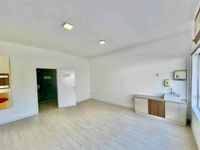 Sala com 31m², à venda ou para alugar, no bairro Granja Viana em Cotia