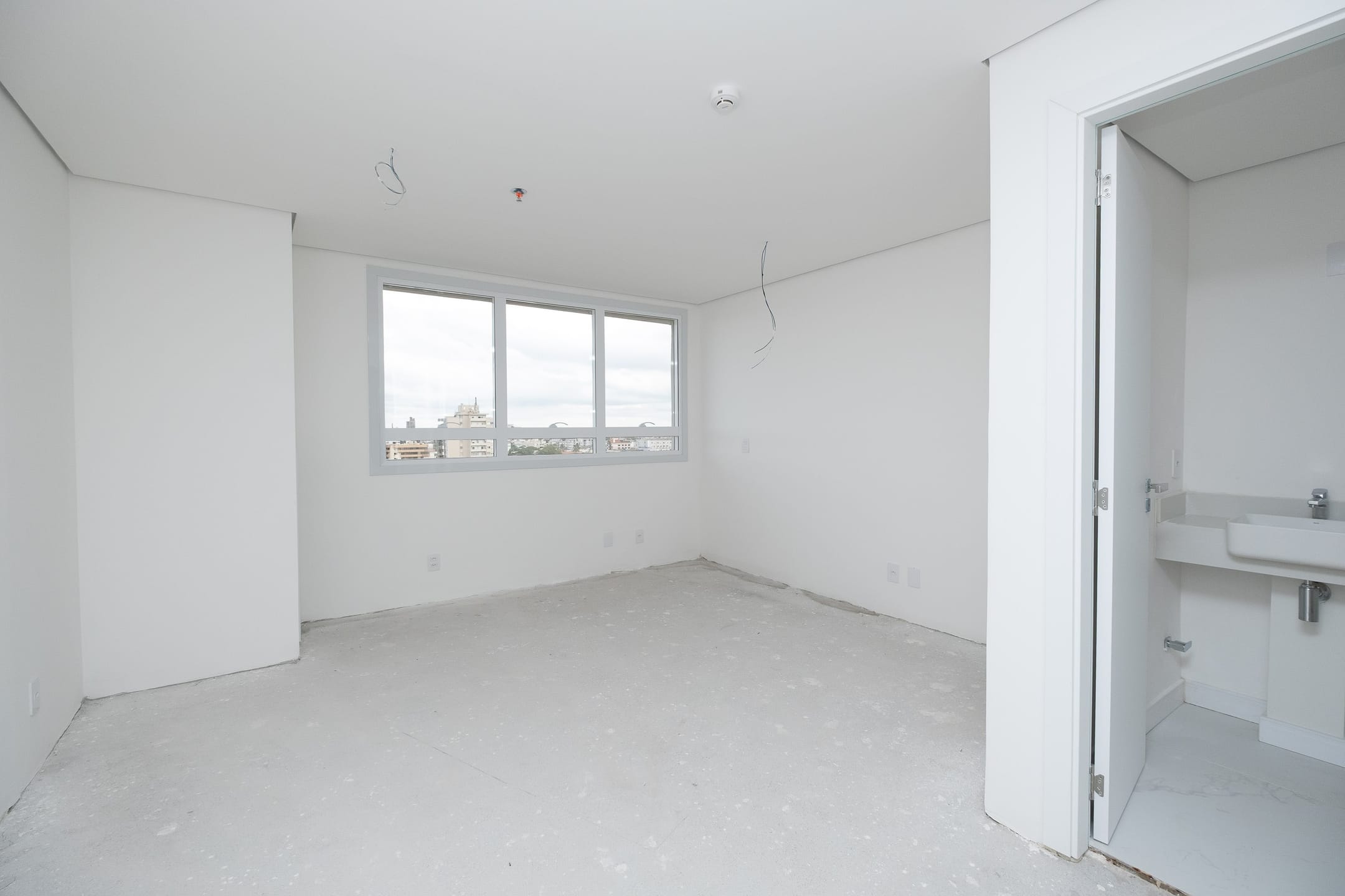 Sala comercial à venda no Zabaleta Office, Centro - 24 m², banheiro privativo, andar alto e infraestrutura completa.