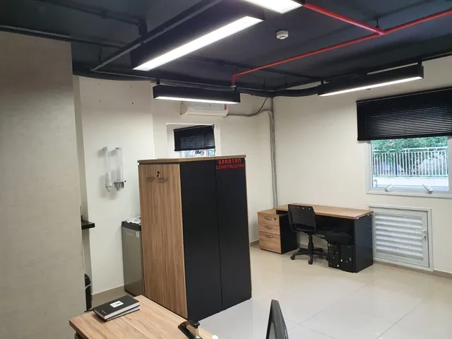 Sala à venda, no bairro Parque Taboão em Taboão da Serra