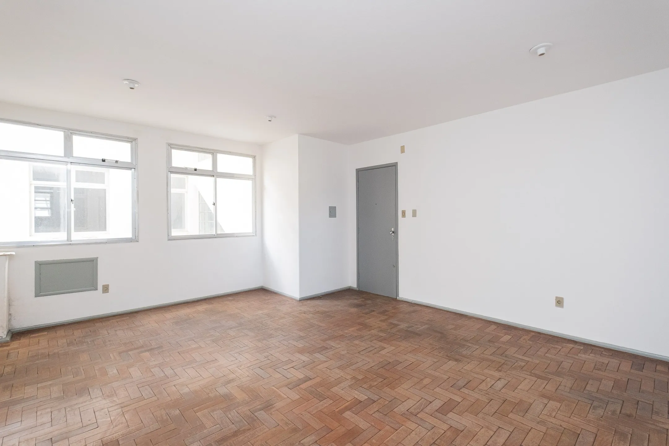 Sala Comercial para Aluguel no Centro de Pelotas RS com Excelente Localização, Fácil Acesso e Espaço Funcional Comercial - 7