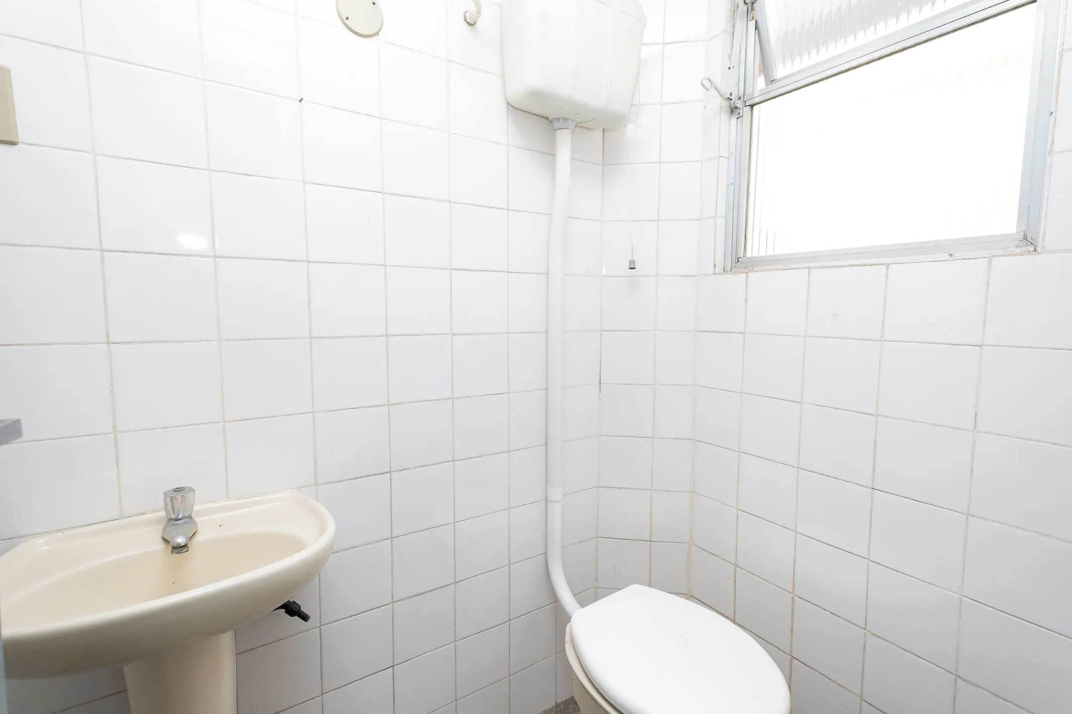 Sala Comercial para Aluguel no Centro de Pelotas RS com Excelente Localização, Fácil Acesso e Espaço Funcional Comercial - 8