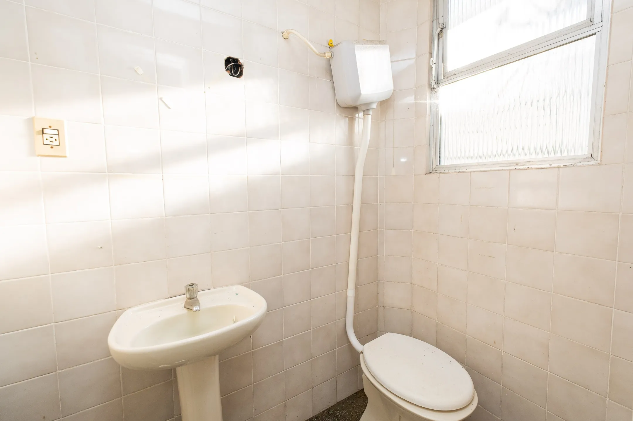 Sala Comercial para Aluguel no Centro de Pelotas RS com Excelente Localização, Espaço Funcional e Fácil Acesso Comercial - 6