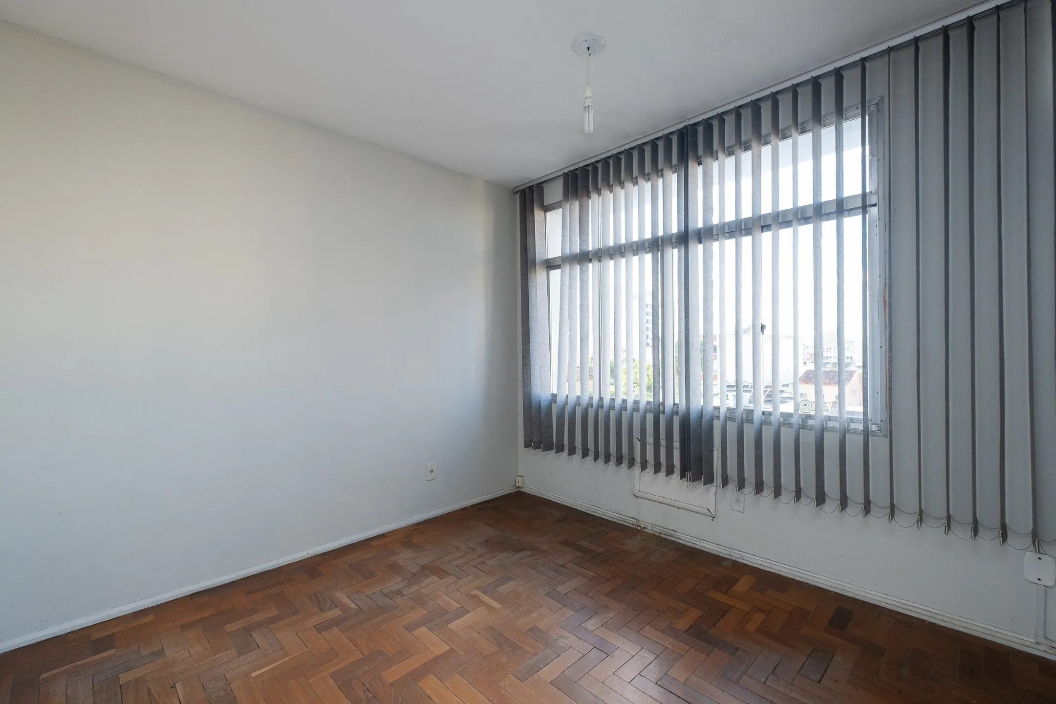 Sala Comercial para Aluguel no Centro de Pelotas RS com Excelente Localização, Espaço Funcional e Fácil Acesso Comercial - 9