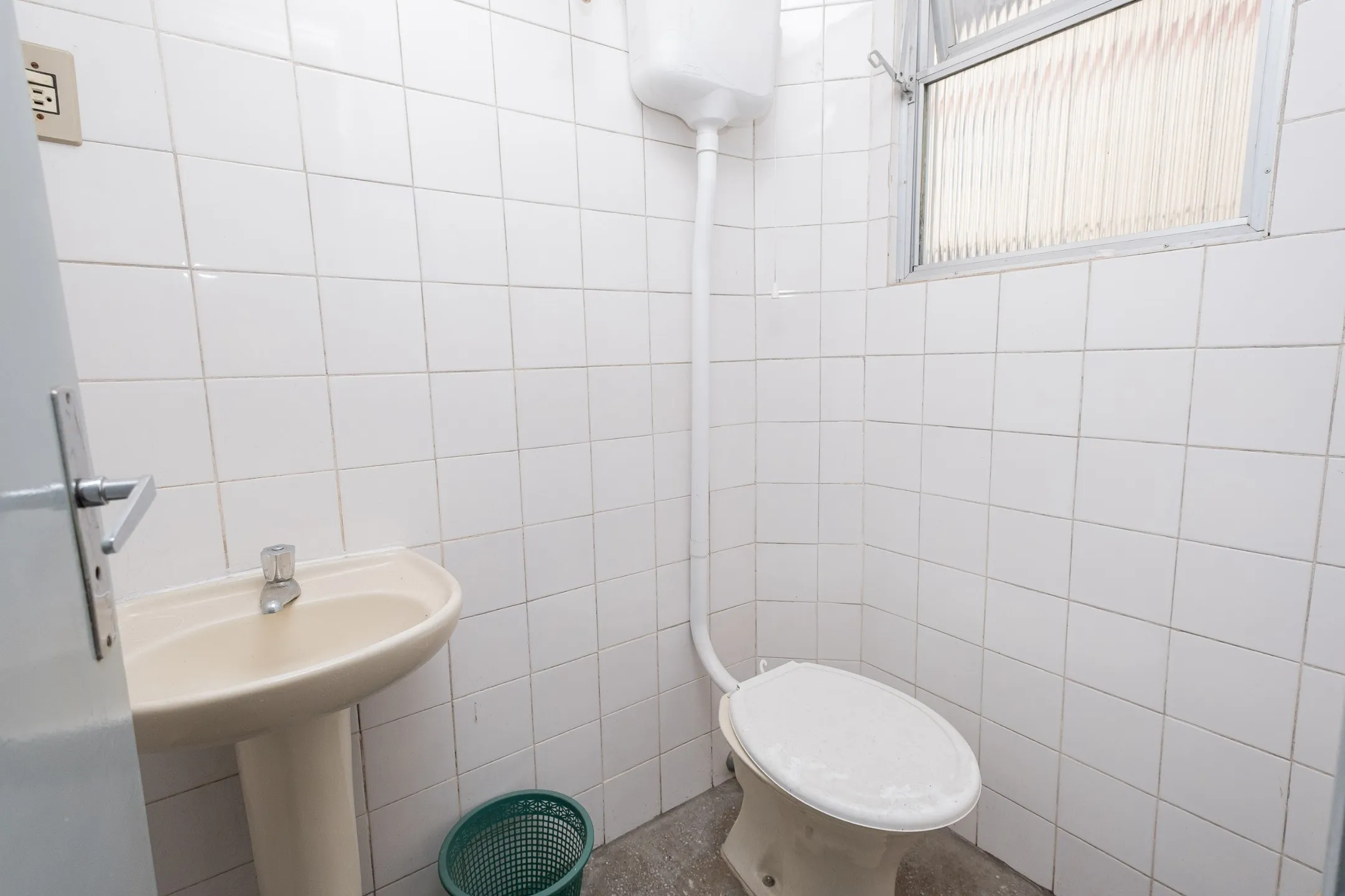 Sala Comercial para Aluguel no Centro de Pelotas RS com Excelente Localização, Fácil Acesso e Espaço Funcional Comercial - 10