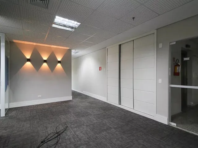 Sala à venda, no bairro Centro Cívico em Curitiba