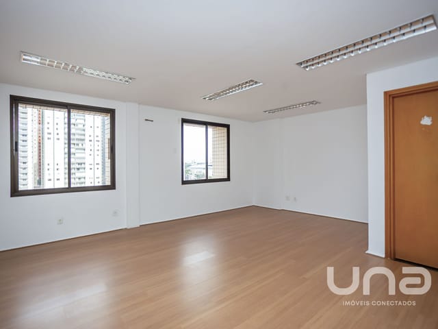 Sala à venda, no bairro Água Verde em Curitiba