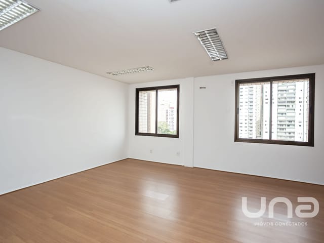 Sala à venda, no bairro Água Verde em Curitiba