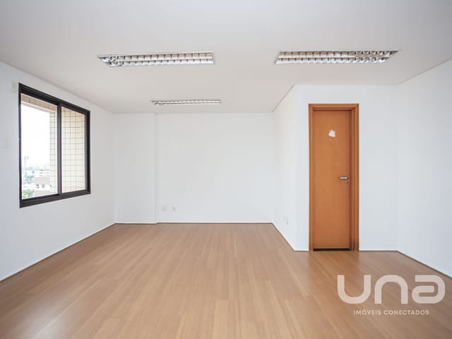 Sala à venda, no bairro Água Verde em Curitiba