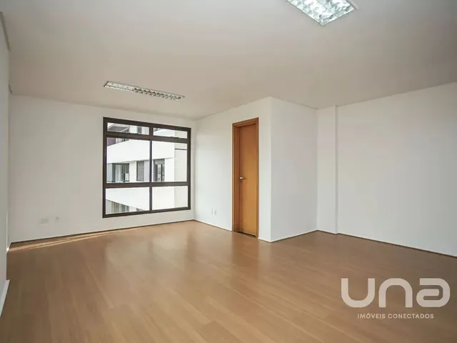 Sala à venda, no bairro Água Verde em Curitiba