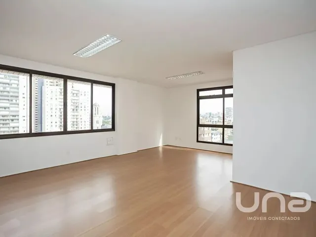 Sala à venda, no bairro Água Verde em Curitiba