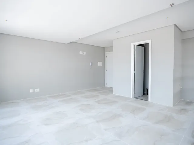 Sala à venda ou para alugar, no bairro São Gonçalo em Pelotas