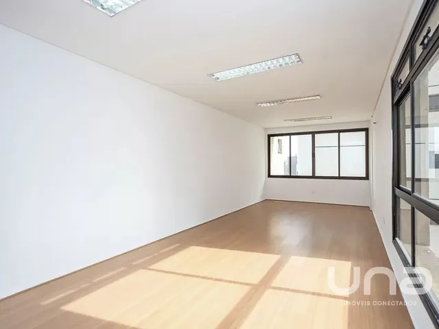 Sala à venda, no bairro Água Verde em Curitiba
