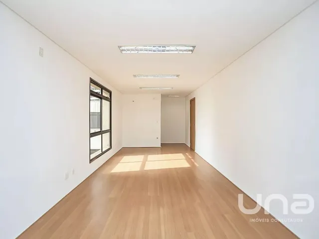 Sala à venda, no bairro Água Verde em Curitiba